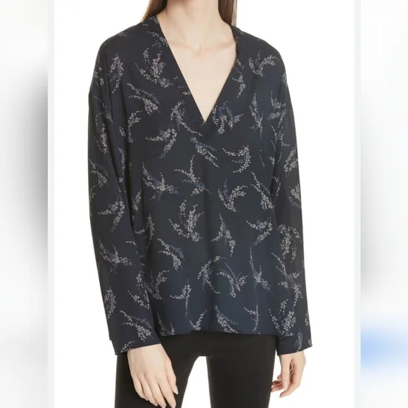 🔥🔥🔥Vince Spring navy blue floral henley blouse S - Picture 12 of 12